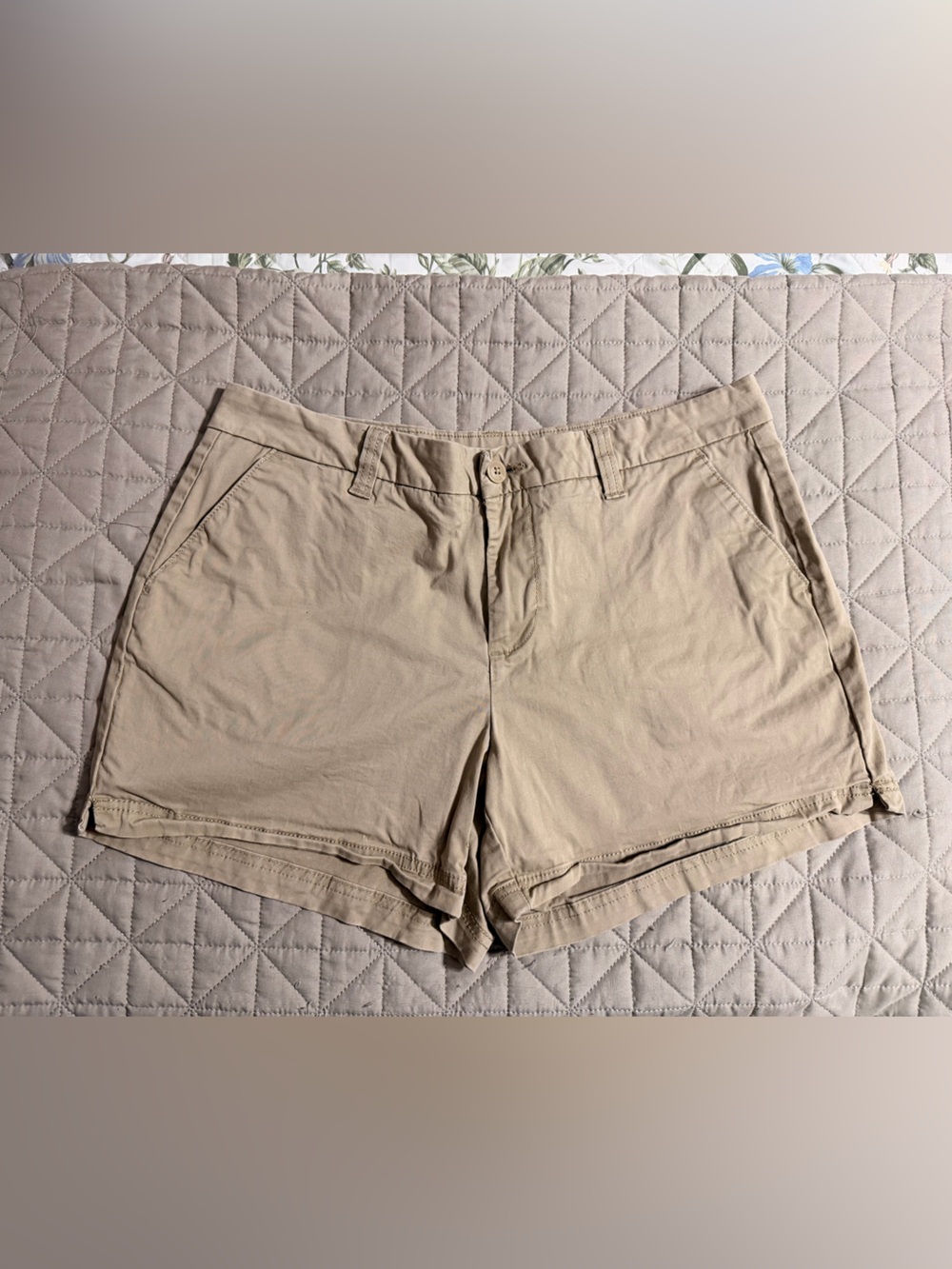 Magellan Outdoors Women’s Khaki Shorts 12